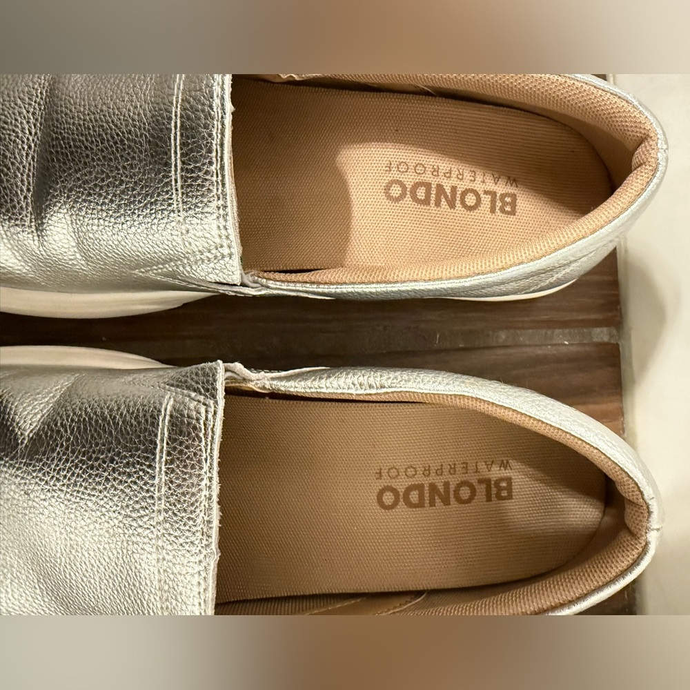 Blondo Giavana Silver Waterproof Shoes - Picture 3 of 11